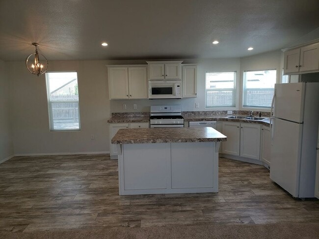 Photo - 415 N Akers St