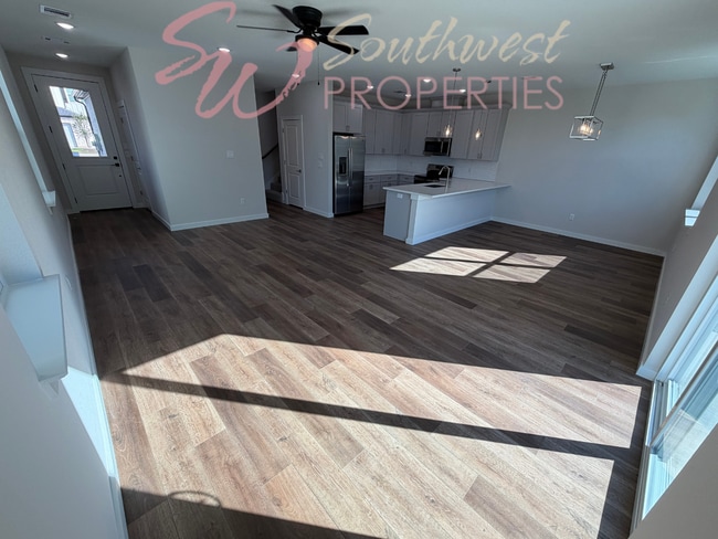 Photo - FOUR bedroom townhouse. Off campus living with easy, close to campus style!