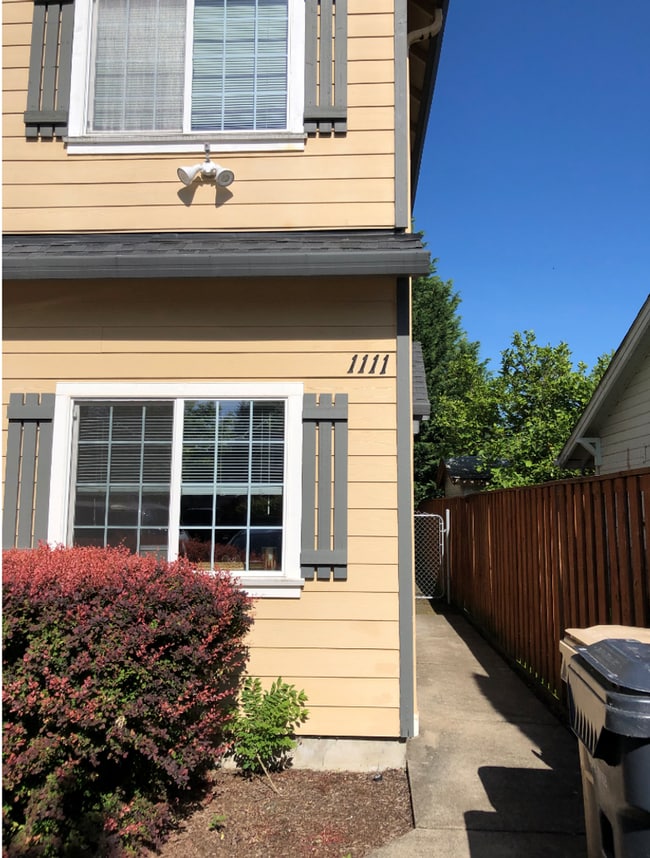 Photo - Your Perfect Corvallis Oasis Awaits at This 4-Bedroom Townhouse!
