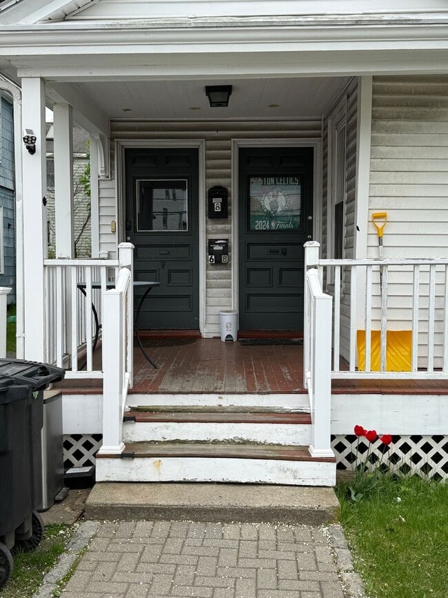 Building Photo - Allston 5 Bed – 1,700 Sq Ft – W/D in Unit – No Fee – 9/1