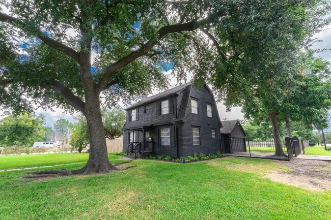 Photo - 8134 Niles St