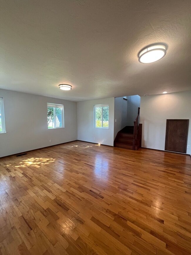 Photo - 5-Bedroom 2-Bathroom home in Coburg