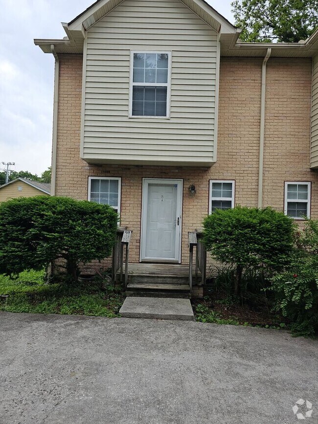 Building Photo - Knoxville 37912 - 2 bedroom 1.5 bath - Cal... Rental
