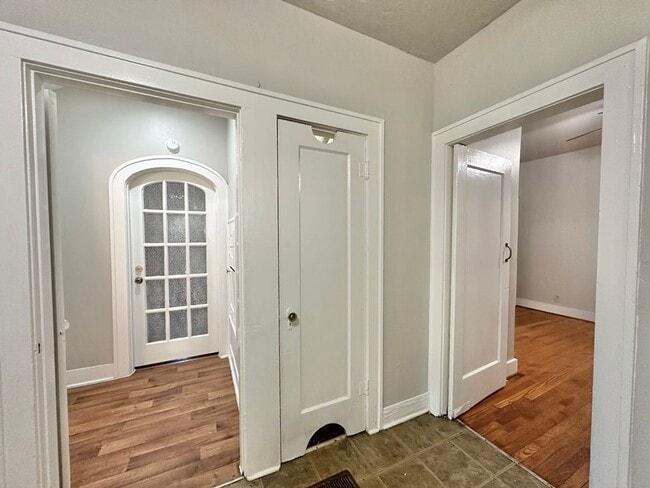 Photo - College Ave Triplex Unidad B- Downstairs