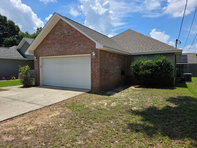 3BR/2BA home with 2 car garage and privacy... - 3BR/2BA home with 2 car garage and privacy...