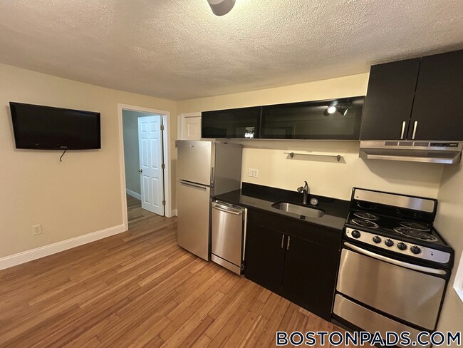Building Photo - 20 Bartlett Pl Unit 1