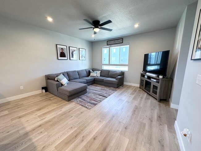 Photo - 1011 W 430 S