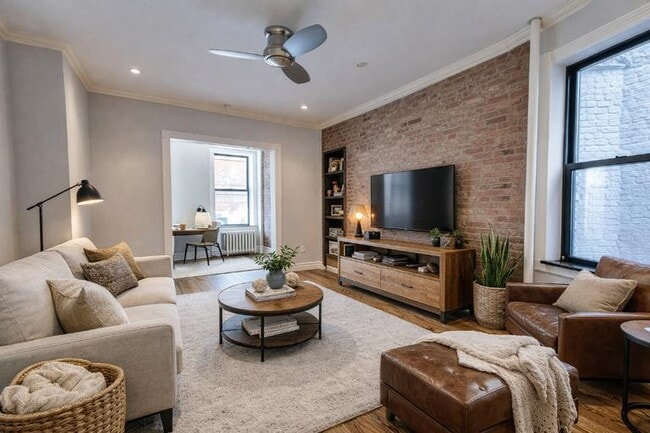 Building Photo - 382 E 10th St