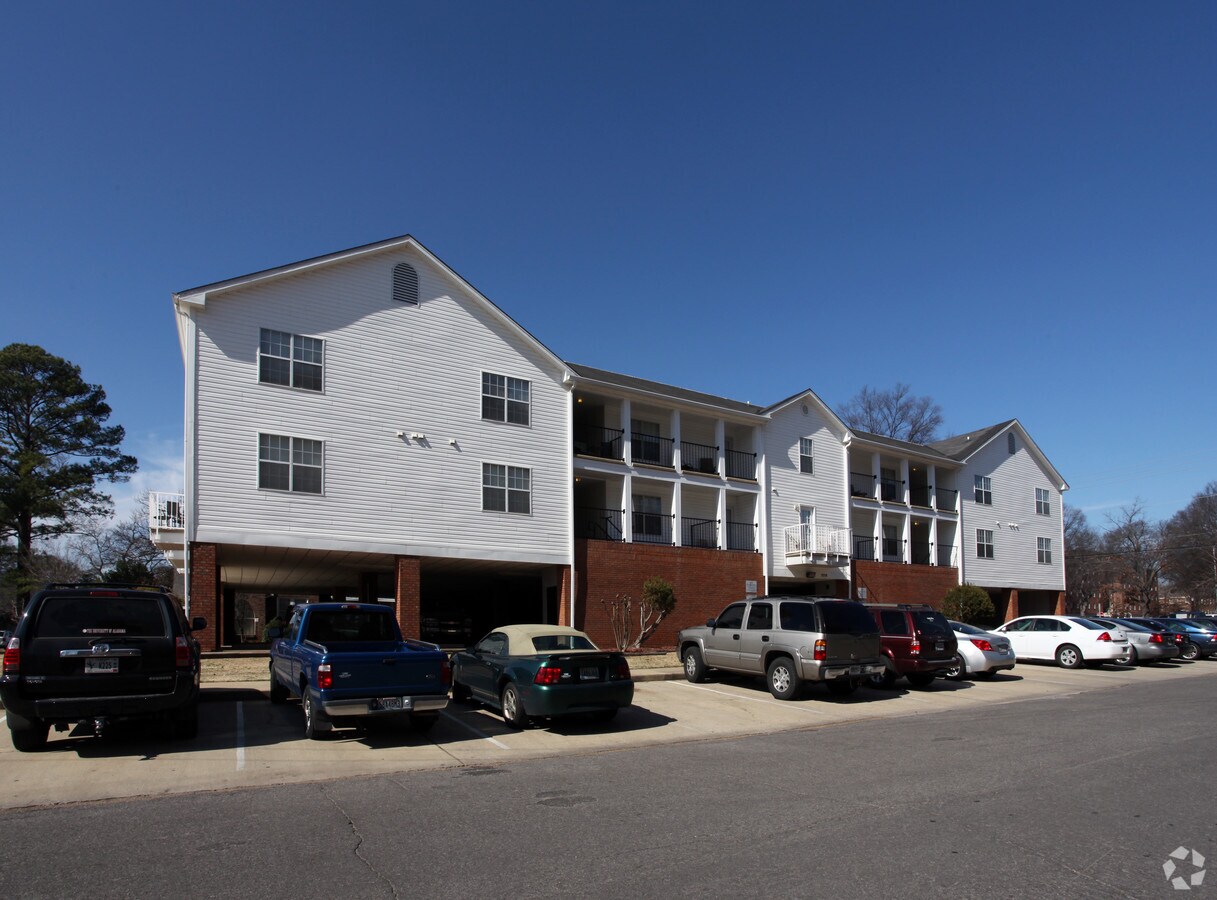University Square - University Square Apartments