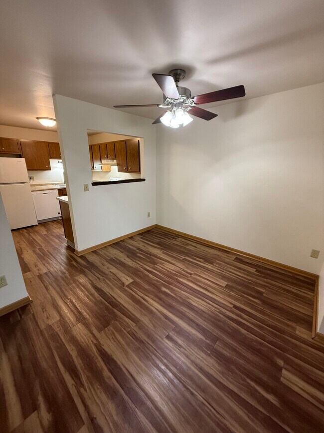 Dining Area - Willow Glen Apartments