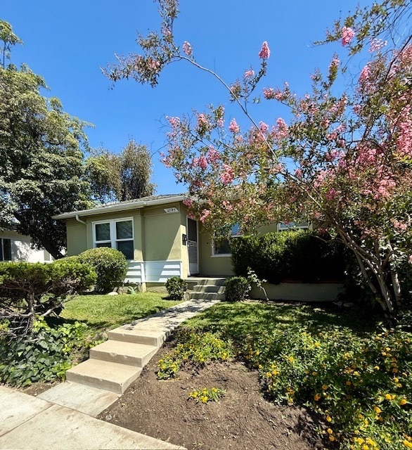 Building Photo - 12747 Oxnard St Unit 12747