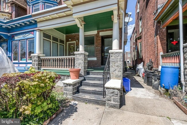 Building Photo - 5009 Catharine St