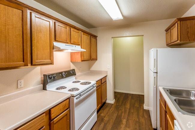 Kitchen - Fairfax Crossing Apartments