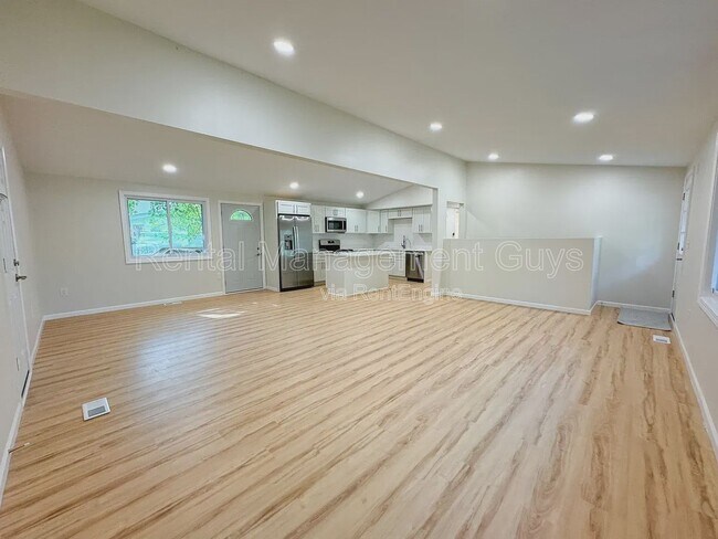 Photo - 835 Minnesota Ln