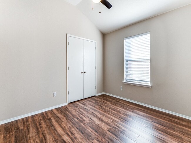 Photo - 6508 Manitoba St