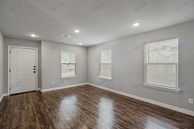 Photo - 105 Commerce St