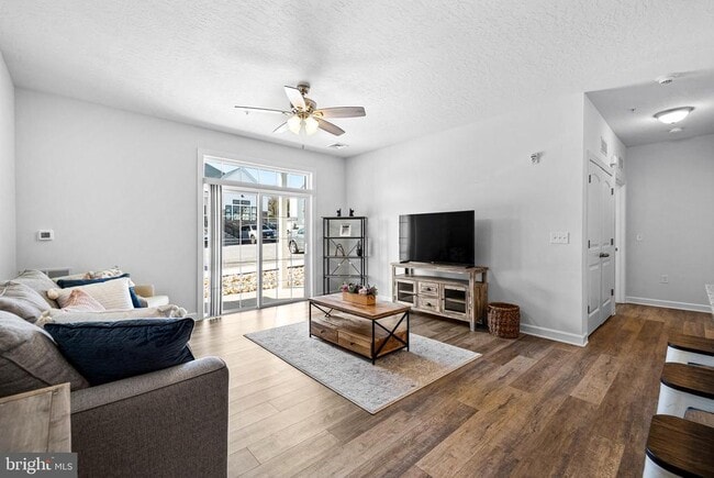 Photo - 1002 Admiral Ln Unit 104