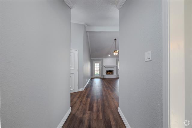 Building Photo - 1806 Arapaho Trail Rental