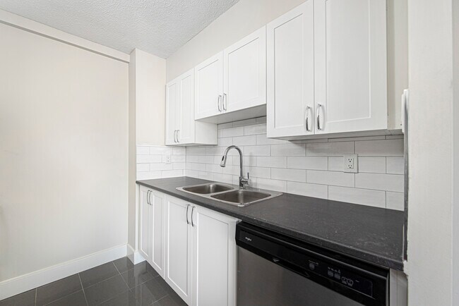 Photo - 5600 Sheppard Ave
