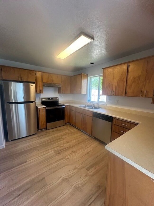 Photo - 722 Pioneer Rd