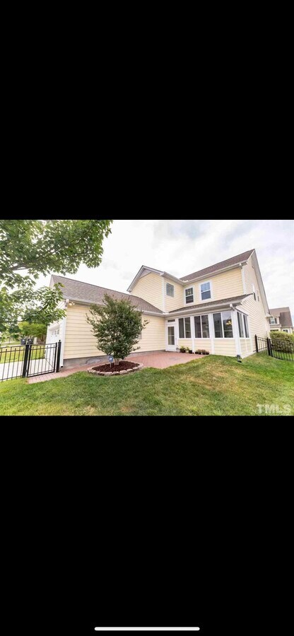 Photo - 128 Heartsease Ln