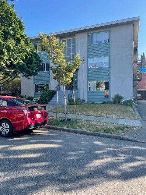 Building Photo - 639 Battery St Unit 7