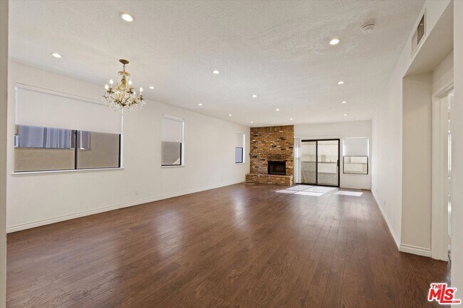 432 S Hamel Rd Unit 201