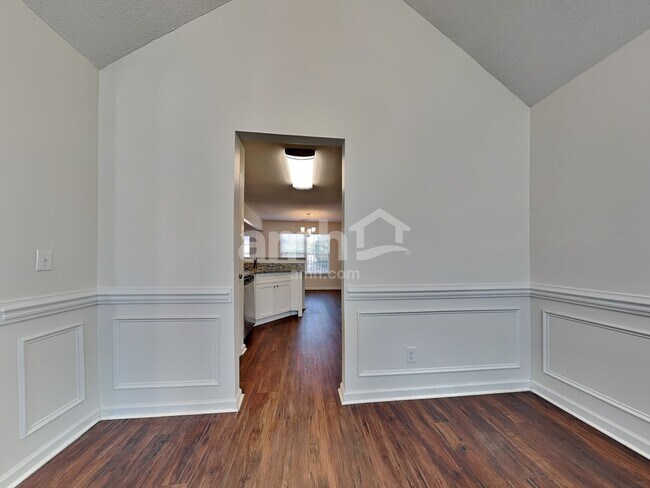 Photo - 128 Nandina Wy