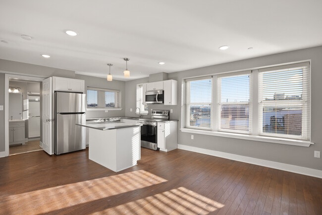 Photo - 170 W Washington St