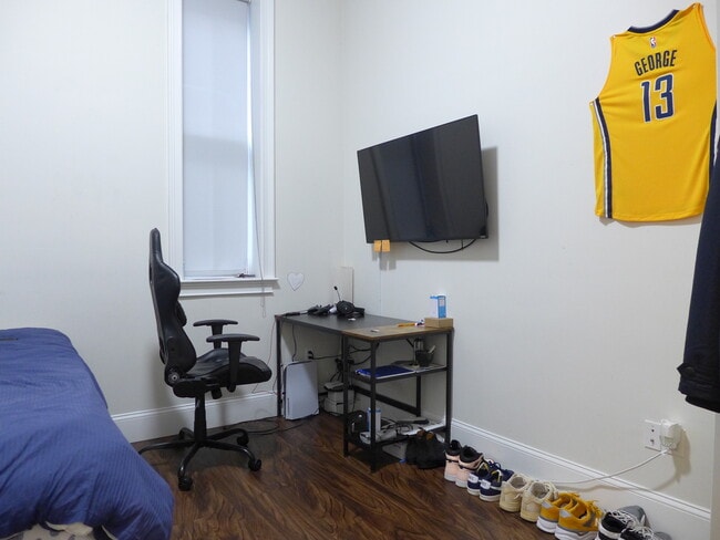 Photo - 142 Washington St