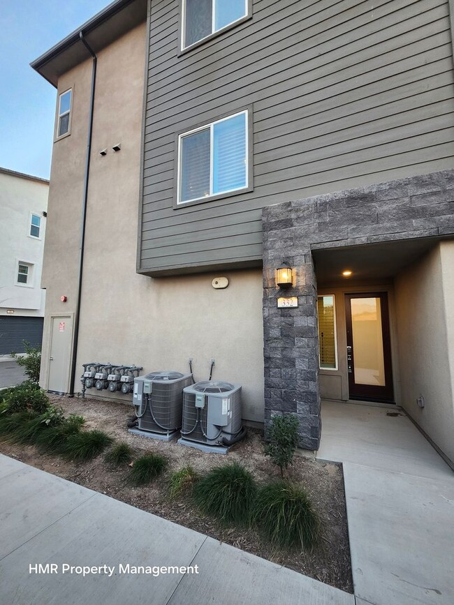 Spacious 3-Story Condo with 4 Bedrooms & 4... - Spacious 3-Story Condo with 4 Bedrooms & 4...