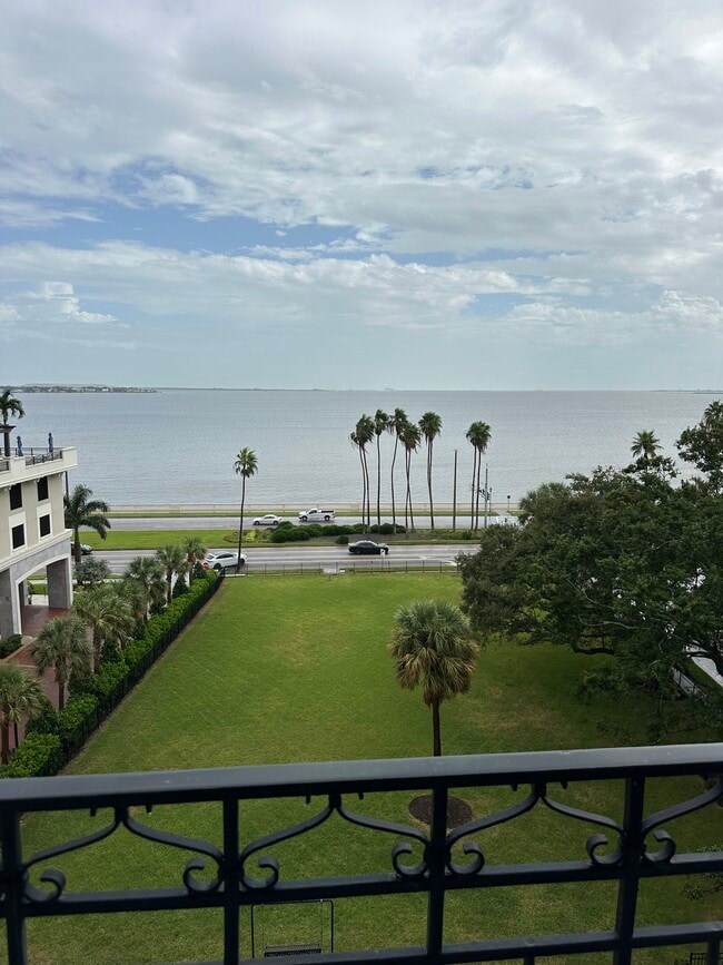 Building Photo - 2109 Bayshore Blvd Unit Bayshore