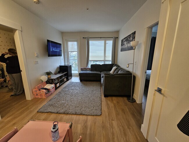 Photo - 11907-11223 223 St