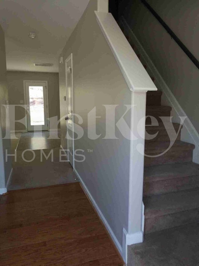 Photo - 901 Leatherstone Ln