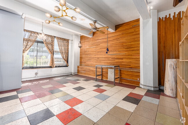Loft - 1097SF - Dining Room - 725-729 S Spring St