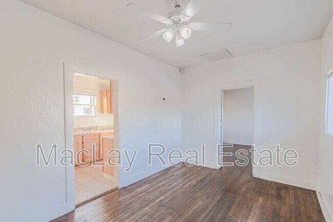 Photo - 2032 W Adams St