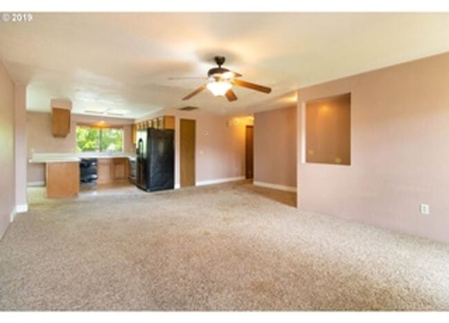 Photo - 4-bedroom 2 bath home with yard & garage