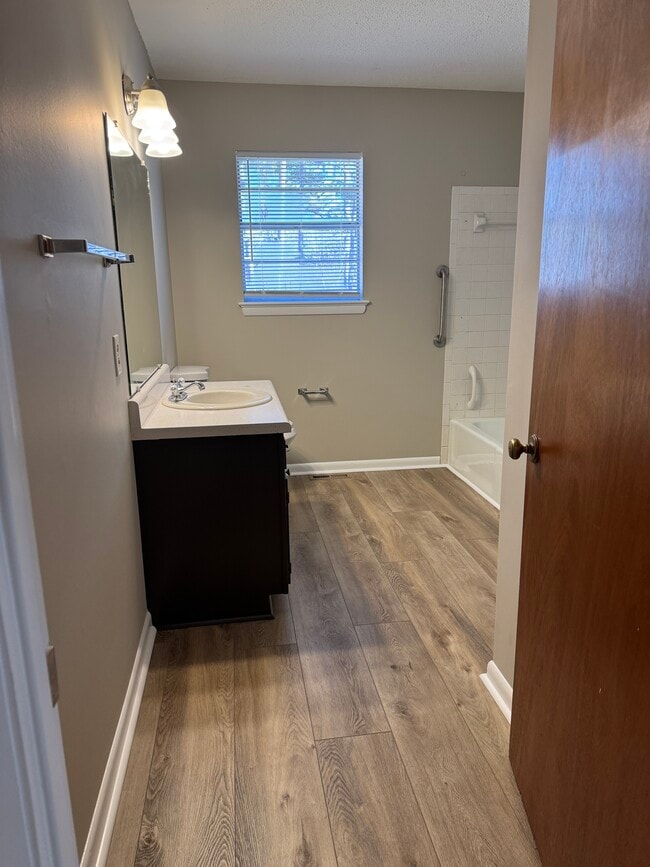 Photo - 1077 Bandy Ln