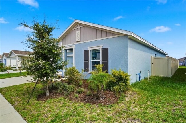 1033 Holden Wy