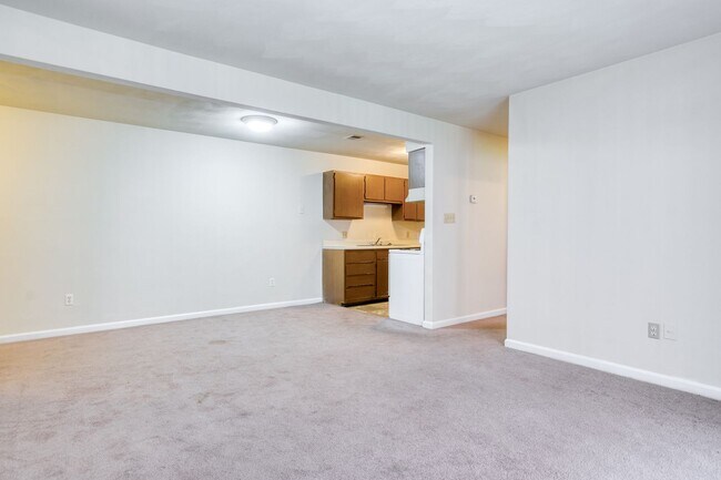 Photo - 2 bed/1 bath Undergrads. On bus line. Pet Friendly. Unit B