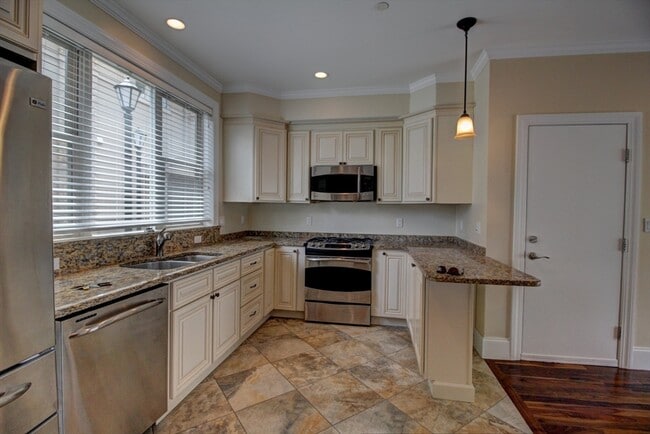 Photo - 244 Adams St