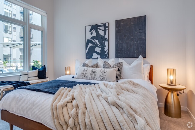 2BR, 2BA - 1,000SF - Bedroom