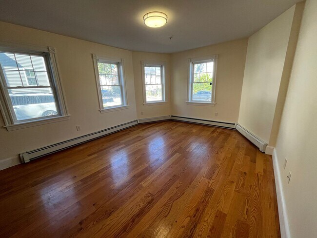 Building Photo - 2 Coburn St Unit 2-2