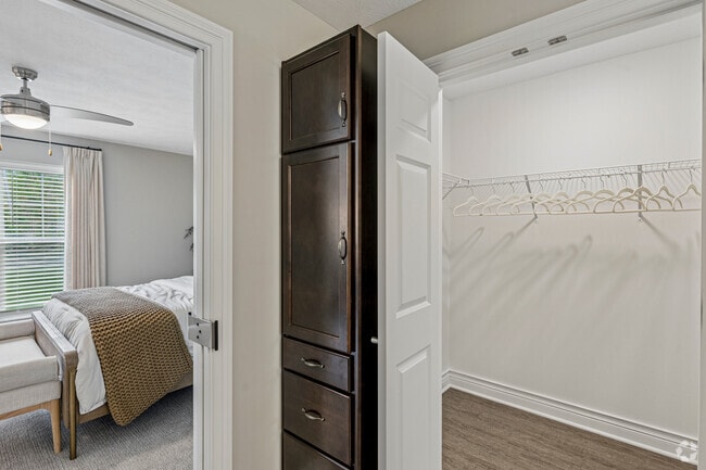 Lisbon 2BR, 2BA - 1,191SF - Walk-In Closet