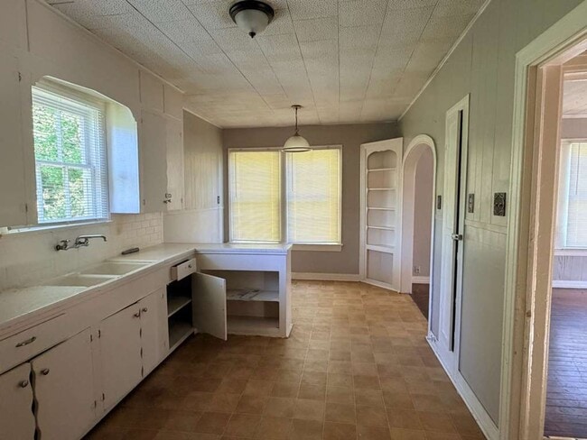 Photo - 2370 Ave C