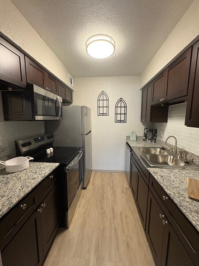 Apartamento renovado de 1 habitación y cocina. - Forest Gate Apartments