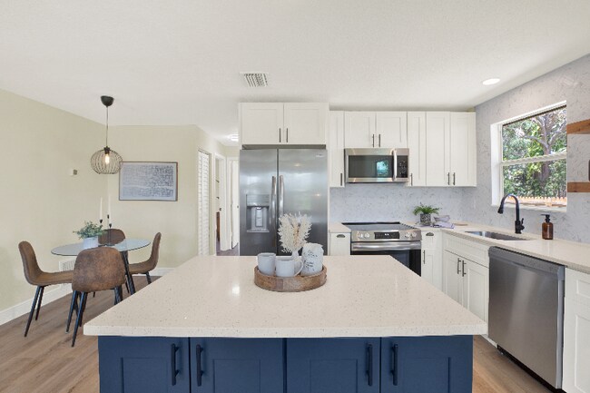 Photo - 6220 Pershing St NE