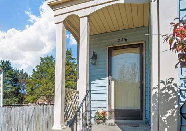 Photo - 748 Lake Terrace Dr