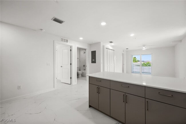 Photo - 721 SW 30th Terrace Unit 3