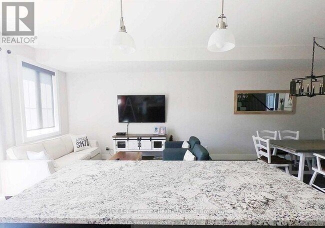 Photo - 309 Yellow Birch Cres